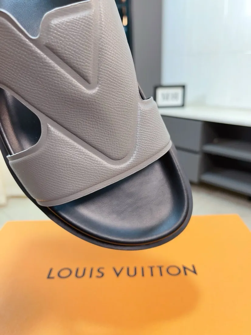 Men's shoes💰300🌹🌹【LV】Multi-color new men's slippers, original top quality version, original special cowhide cross pattern➕sheepskin inside and side, non-slip combined sole, more stable walking, more comfortable and lightweight, high-end and generous, size: 38~44